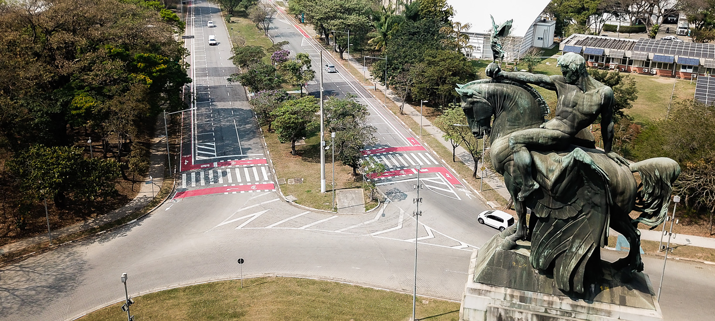 Monument to Ramos de Azevedo  [Cecília Bastos - USP Images]