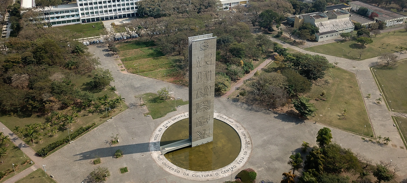 Clock Square  [Cecília Bastos - USP Images]